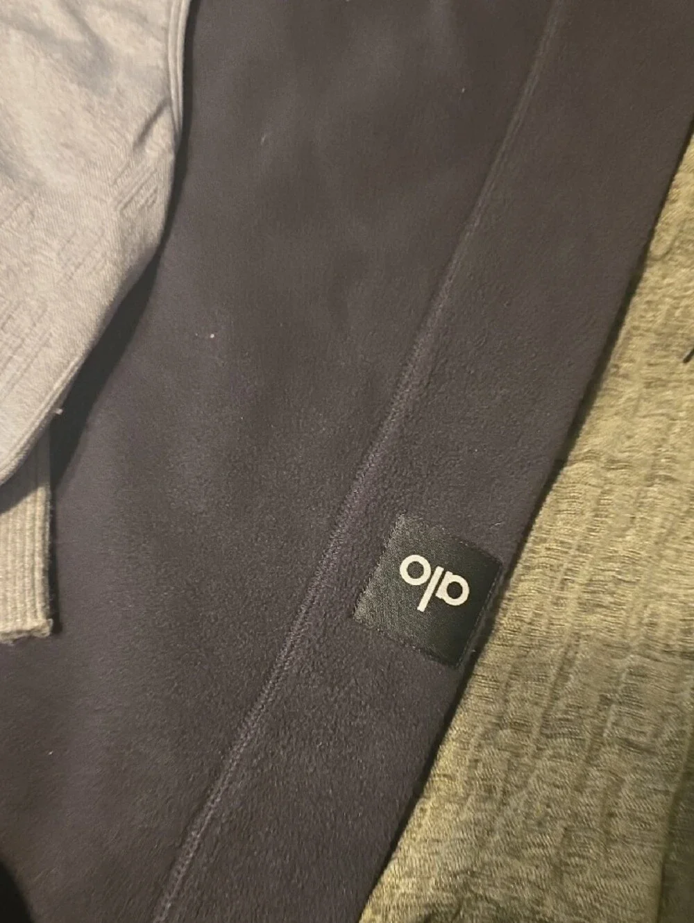 Womens Soft Like New Alo oggers With Crop & Sports Bra